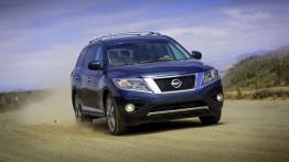 Nissan Pathfinder 2013 - widok z przodu