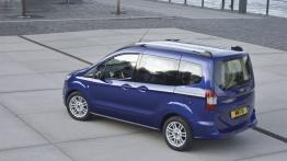 Ford Tourneo Courier (2013) - widok z tyłu