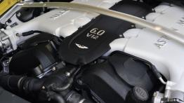 Aston Martin V12 Vantage S (2013) - silnik