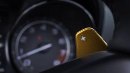 Jaguar F-Type V8S Firesand - manetka zmiany biegów pod kierownicą