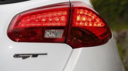 Kia ceed II GT (2013) - prawy tylny reflektor - włączony