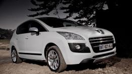 Peugeot 3008 HYbrid4 - widok z przodu