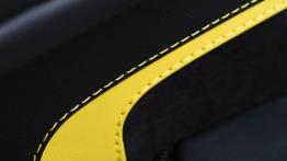 Aston Martin V12 Vantage S (2013) - drzwi pasażera od wewnątrz