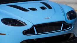 Aston Martin V12 Vantage S (2013) - przód - reflektory wyłączone