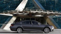 Lexus LS 600hL (2013) - prawy bok