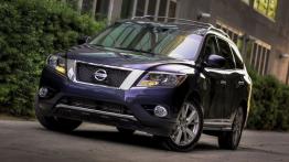 Nissan Pathfinder 2013 - widok z przodu