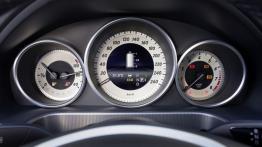 Mercedes E 200 Natural Gas Drive (2013) - zestaw wskaźników