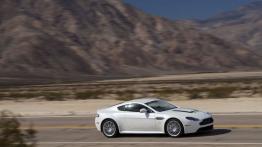 Aston Martin V12 Vantage S (2013) - prawy bok
