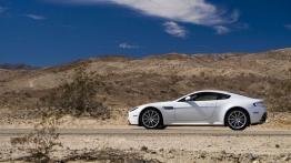 Aston Martin V12 Vantage S (2013) - lewy bok