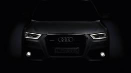 Audi Q3 - przód - reflektory włączone
