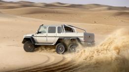 Mercedes G63 AMG 6x6 (2013) - widok z tyłu