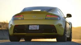 Aston Martin V12 Vantage S (2013) - widok z tyłu