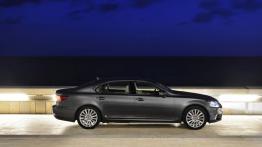 Lexus LS 600hL (2013) - prawy bok