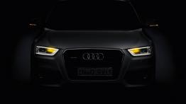 Audi Q3 - przód - reflektory włączone