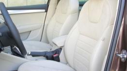 Skoda Octavia III Kombi 4x4 1.8 TSI (2013) - fotel kierowcy, widok z przodu
