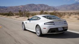 Aston Martin V12 Vantage S (2013) - widok z tyłu