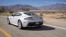 Aston Martin V12 Vantage S (2013) - widok z tyłu