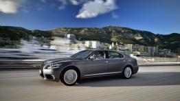 Lexus LS 600hL (2013) - lewy bok