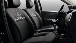 Dacia Duster Aventure Edition (2013) - widok ogólny wnętrza z przodu