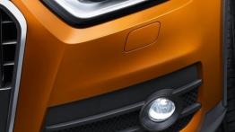 Audi Q3 - lewy przedni reflektor - włączony