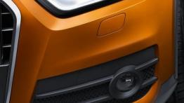 Audi Q3 - lewy przedni reflektor - włączony