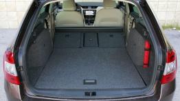 Skoda Octavia III Kombi 4x4 1.8 TSI (2013) - tylna kanapa złożona, widok z bagażnika