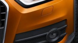 Audi Q3 - lewy przedni reflektor - włączony