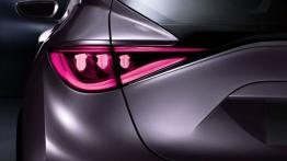 Infiniti Q30 Concept (2013) - lewy tylny reflektor - włączony