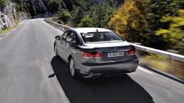 Lexus LS 600hL (2013) - widok z tyłu