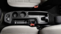 Ford Grand Tourneo Connect (2013) - tunel środkowy między fotelami