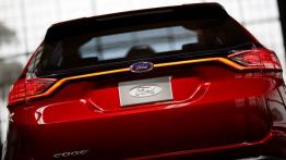 Ford Edge Concept (2013) - tył - reflektory włączone