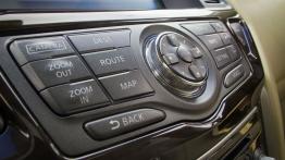 Nissan Pathfinder 2013 - konsola środkowa