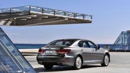 Lexus LS 600hL (2013) - widok z tyłu
