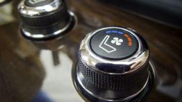 Nissan Pathfinder 2013 - sterowanie podgrzewaniem foteli