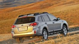 Subaru Outback 2013 - widok z tyłu