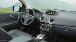 Renault Koleos Facelifting 2013 - pełny panel przedni