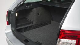 Skoda Octavia III kombi (2013) - bagażnik - inne ujęcie