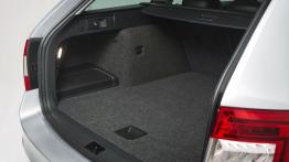 Skoda Octavia III kombi (2013) - bagażnik - inne ujęcie