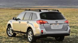 Subaru Outback 2013 - widok z tyłu