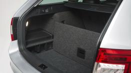 Skoda Octavia III kombi (2013) - bagażnik - inne ujęcie