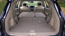 Nissan Pathfinder 2013 - tylna kanapa złożona, widok z bagażnika
