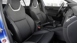Skoda Octavia III RS Liftback (2013) - widok ogólny wnętrza z przodu