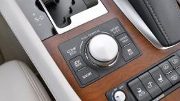 Lexus LS 600hL (2013) - tunel środkowy między fotelami