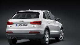 Audi Q3 - tył - reflektory włączone