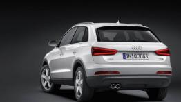 Audi Q3 - tył - reflektory włączone