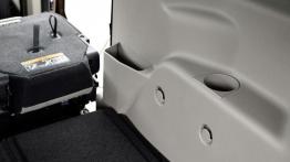 Ford Grand Tourneo Connect (2013) - tylna kanapa złożona, widok z bagażnika