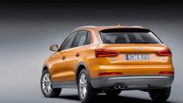 Audi Q3 - tył - reflektory włączone