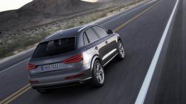 Audi Q3 - tył - reflektory włączone