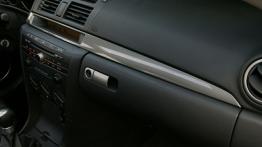 Mazda 3 - schowek przedni zamknięty