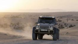 Mercedes G63 AMG 6x6 (2013) - widok z przodu